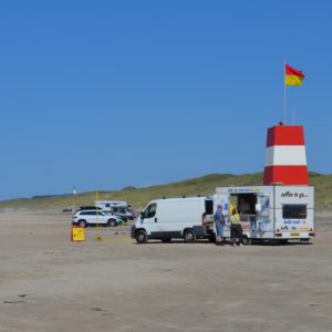 Tornby Strand med livreddertårn